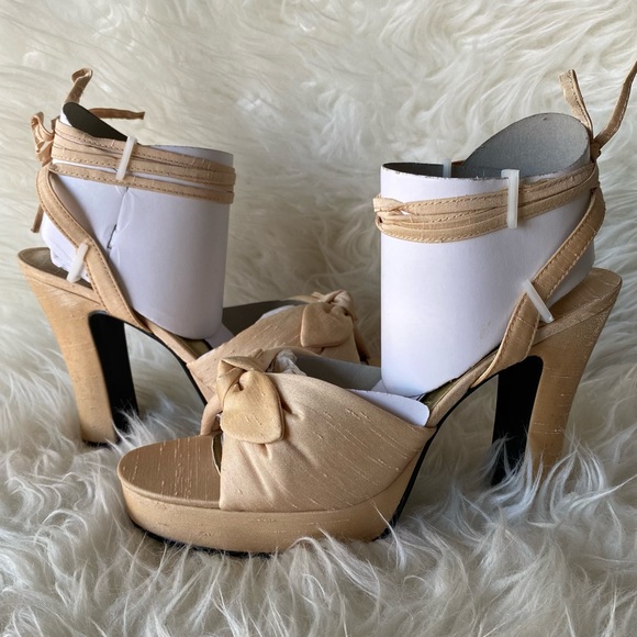 Chinese Laundry cream lace-up heels sandals NIB - Picture 2 of 16